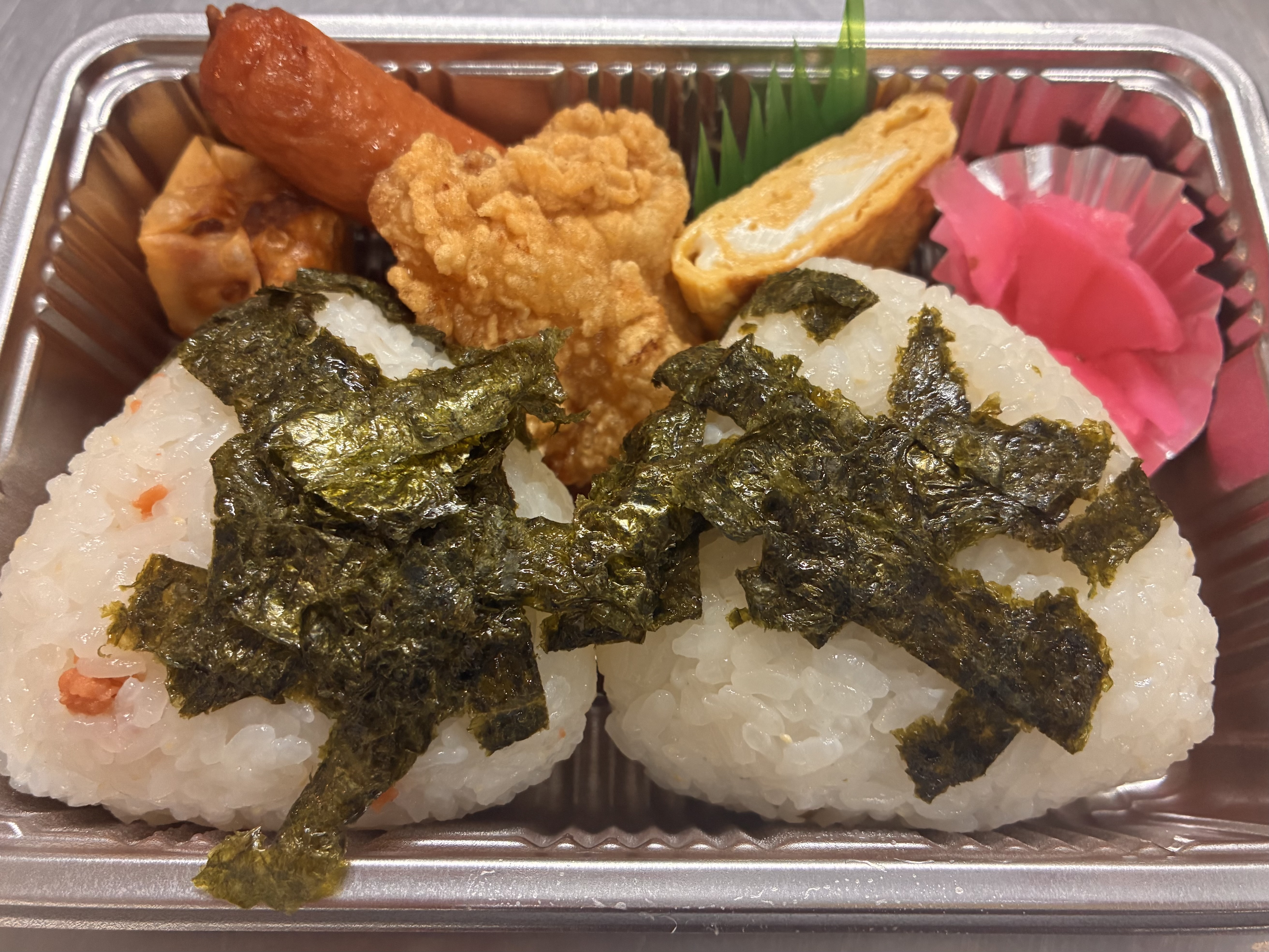 おにぎり弁当